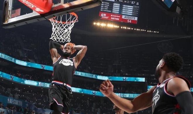 关于上海队鏖战山西队，字母哥状态火热的信息