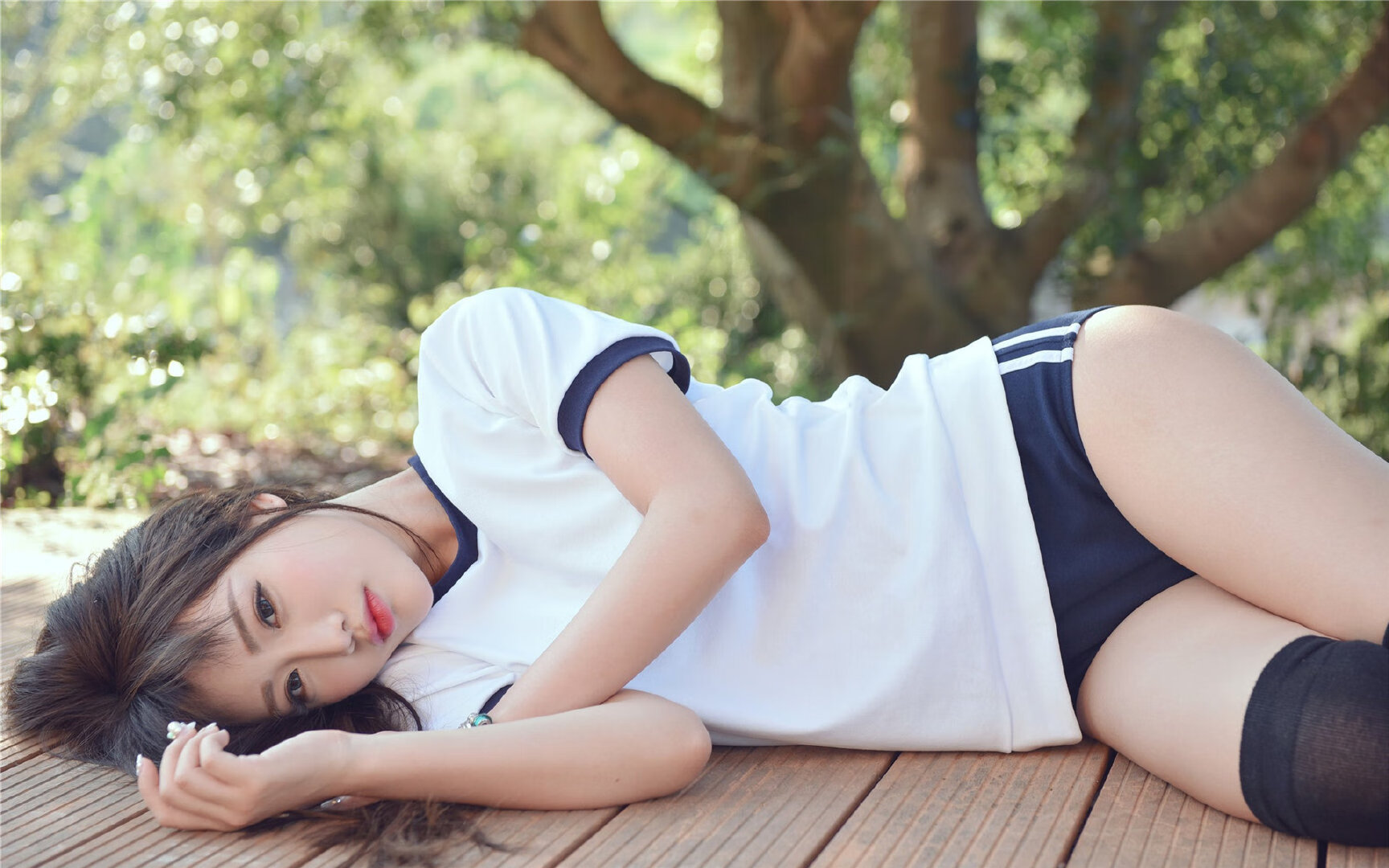 钢铁蓝月 vs 赤红雄狮，一场定义现代足球的虚构对决